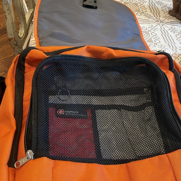 Wenger SwissGear messenger bag orange adjustable comfort strap laptop sleeve - Picture 7 of 12